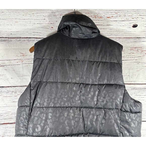 Old Navy Puffer Vest Size XXL Gray Zipper and Button Up Front Camo Print Warm - Picture 8 of 13